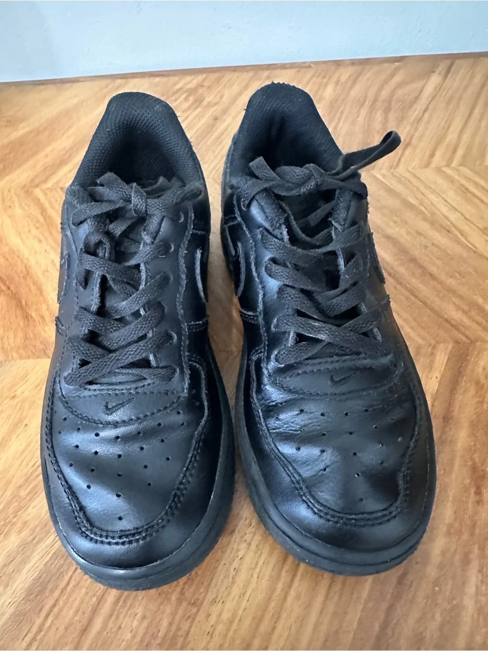 Nike Air Force 1 Black On Black Little Kids Sneakers SZ 12C Classic Swoosh EUC